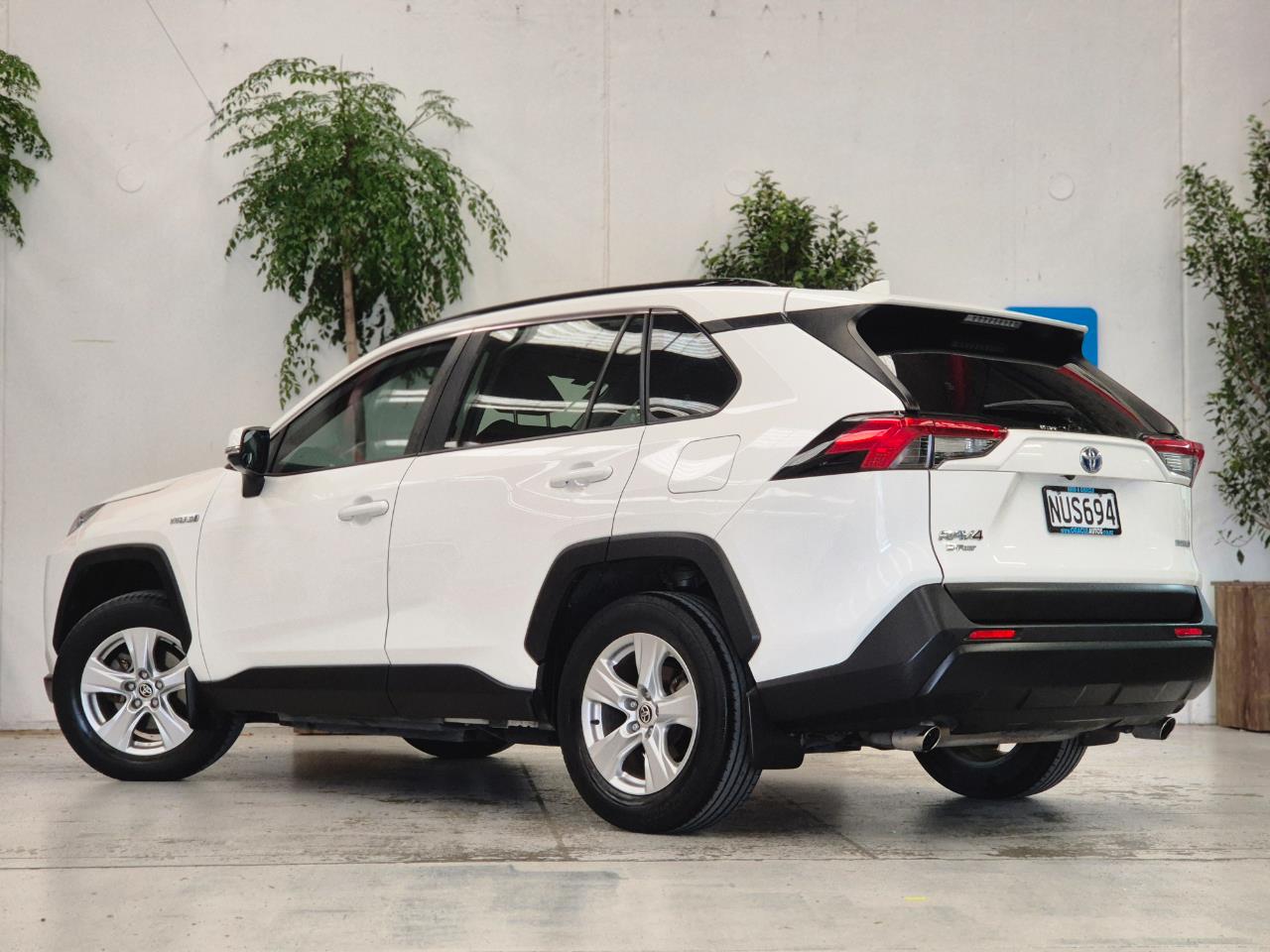 2021 Toyota RAV4 thumbnail