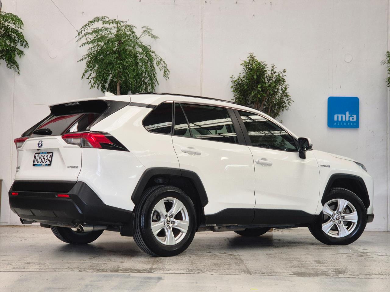 2021 Toyota RAV4 thumbnail