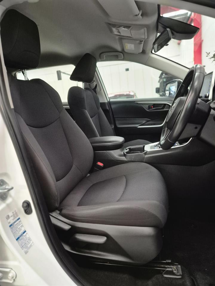 2021 Toyota RAV4 thumbnail