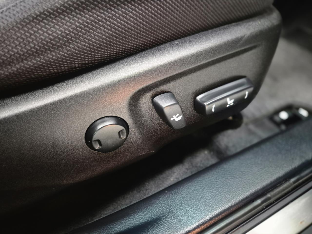 2012 Toyota Camry thumbnail