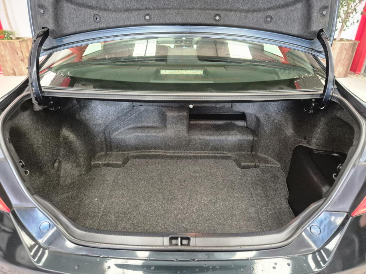 2012 Toyota Camry thumbnail