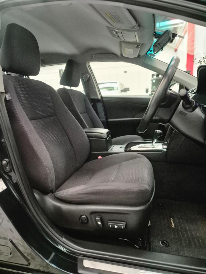 2012 Toyota Camry thumbnail