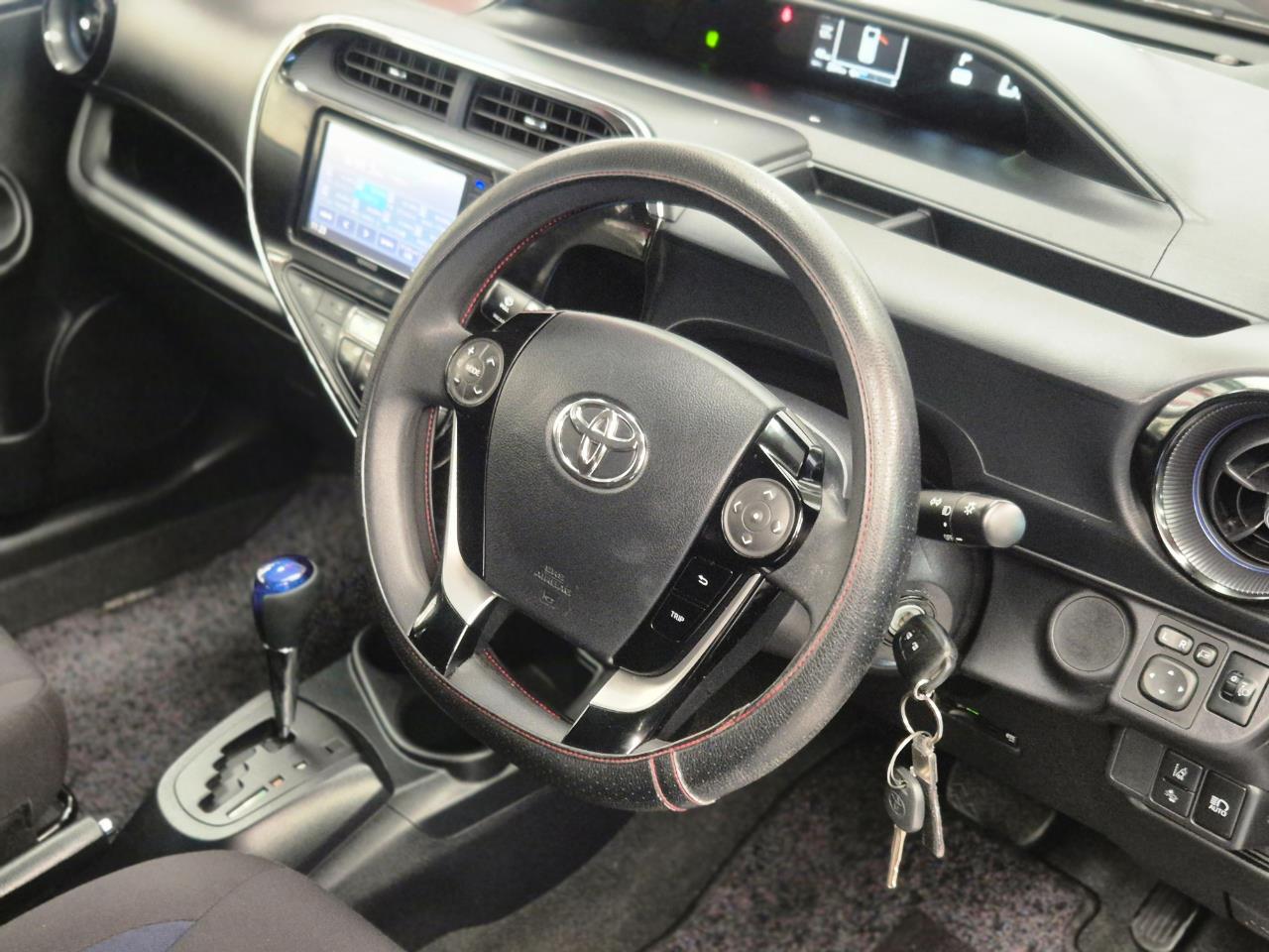 2017 Toyota Aqua thumbnail