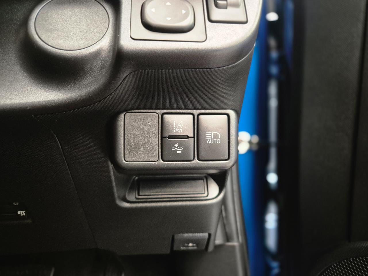 2017 Toyota Aqua thumbnail