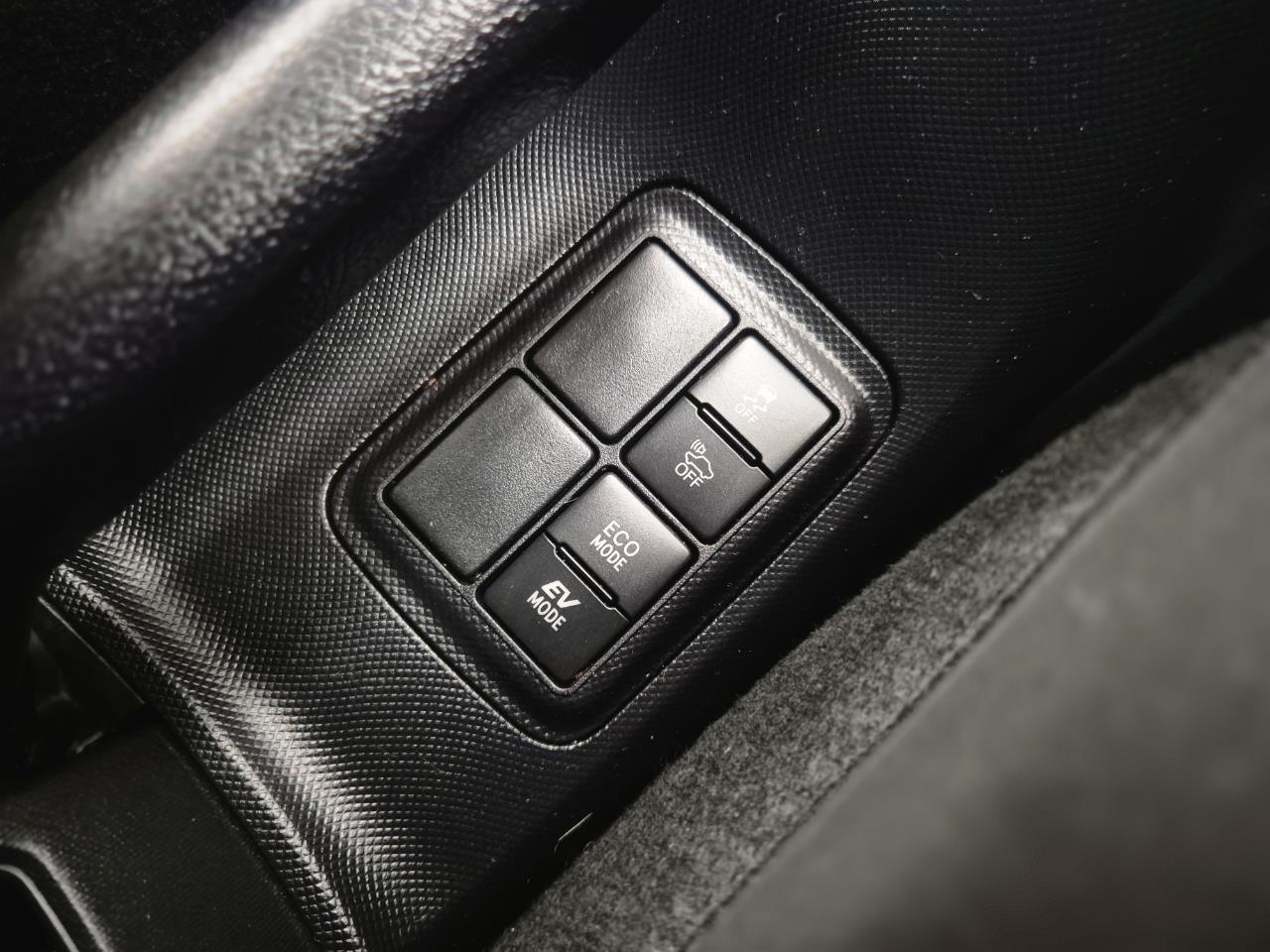 2017 Toyota Aqua thumbnail