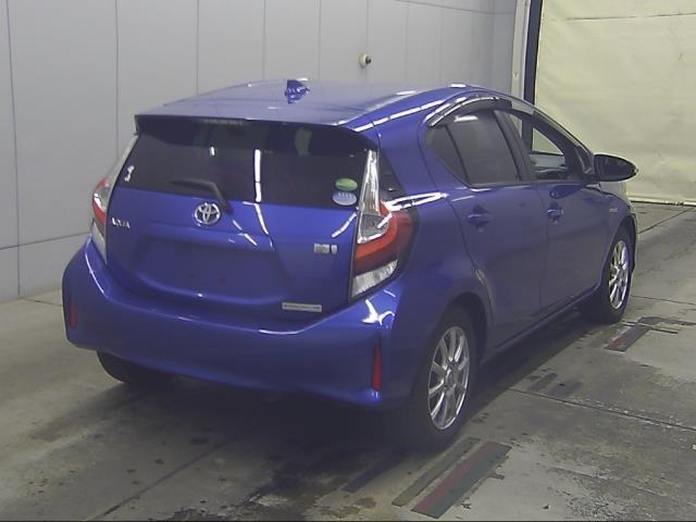 2017 Toyota Aqua thumbnail