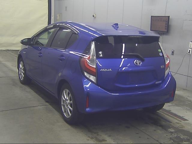2017 Toyota Aqua thumbnail