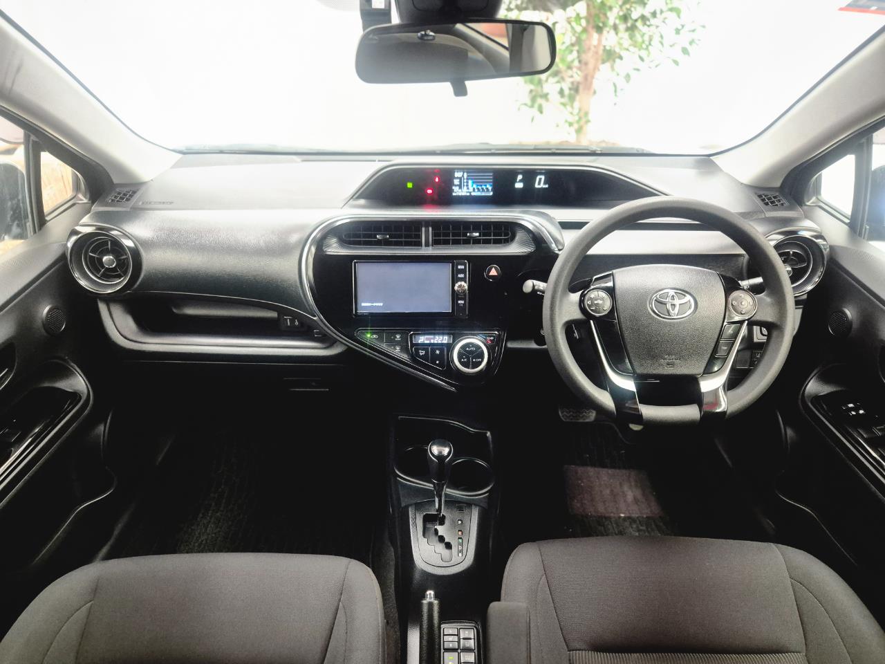 2018 Toyota Aqua thumbnail