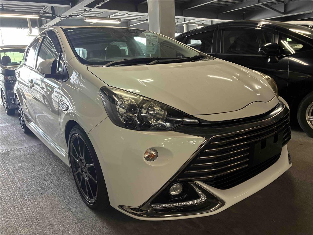 2015 Toyota Aqua thumbnail