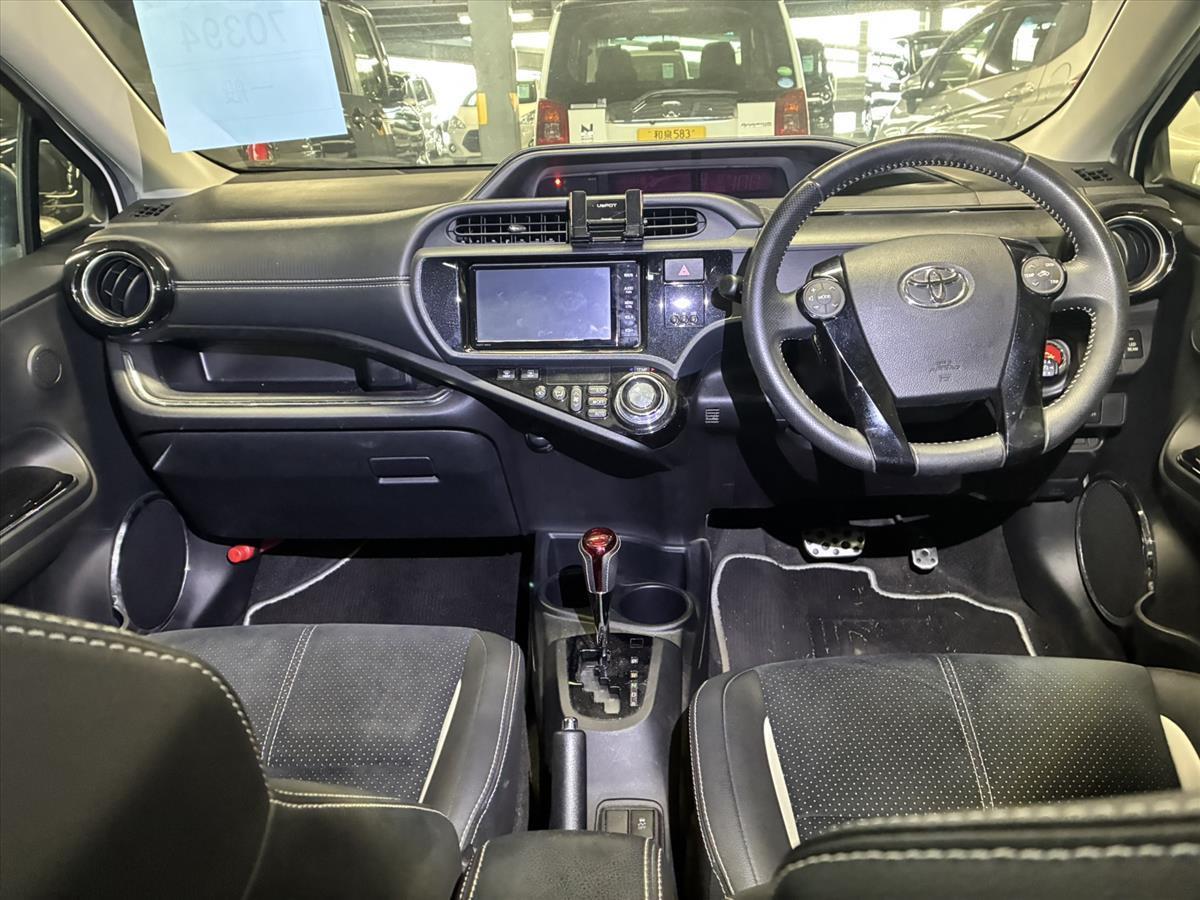 2015 Toyota Aqua thumbnail