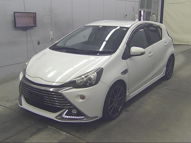 2015 Toyota Aqua thumbnail