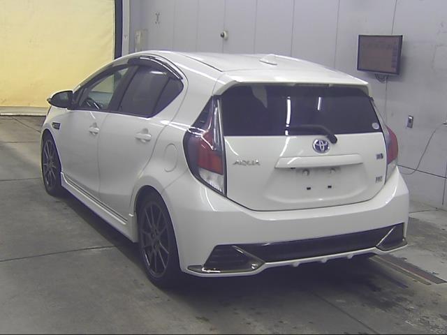 2015 Toyota Aqua thumbnail