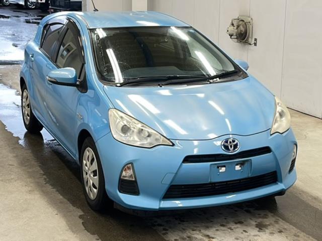 2012 Toyota Aqua thumbnail