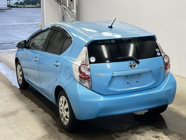 2012 Toyota Aqua thumbnail