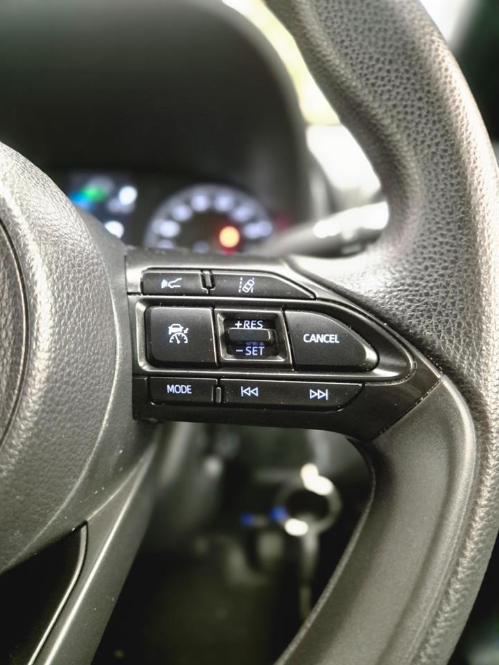 2021 Toyota Yaris thumbnail