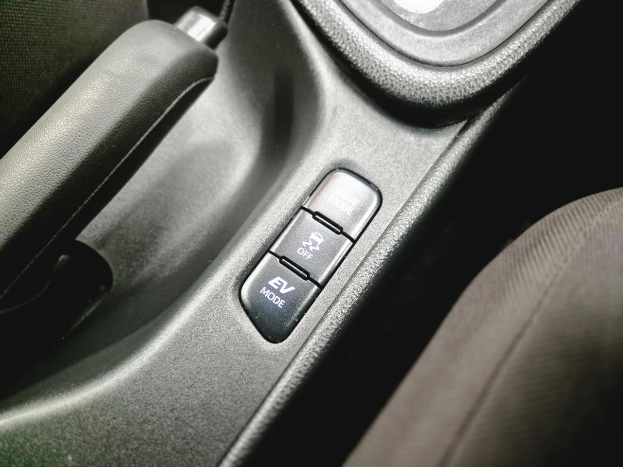 2021 Toyota Yaris thumbnail