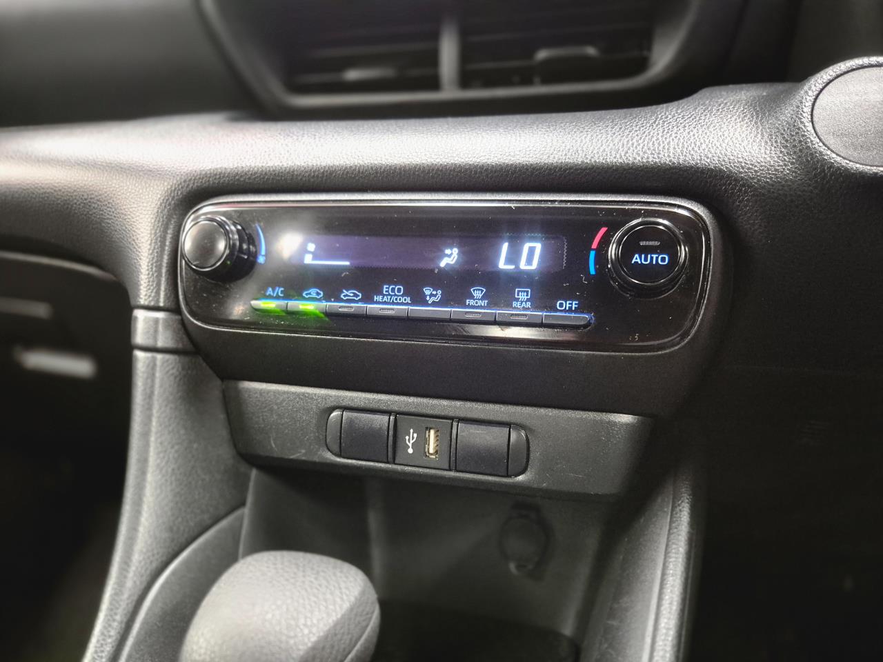 2021 Toyota Yaris thumbnail