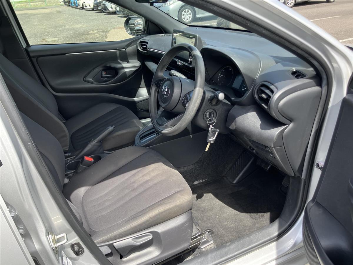 2021 Toyota Yaris thumbnail