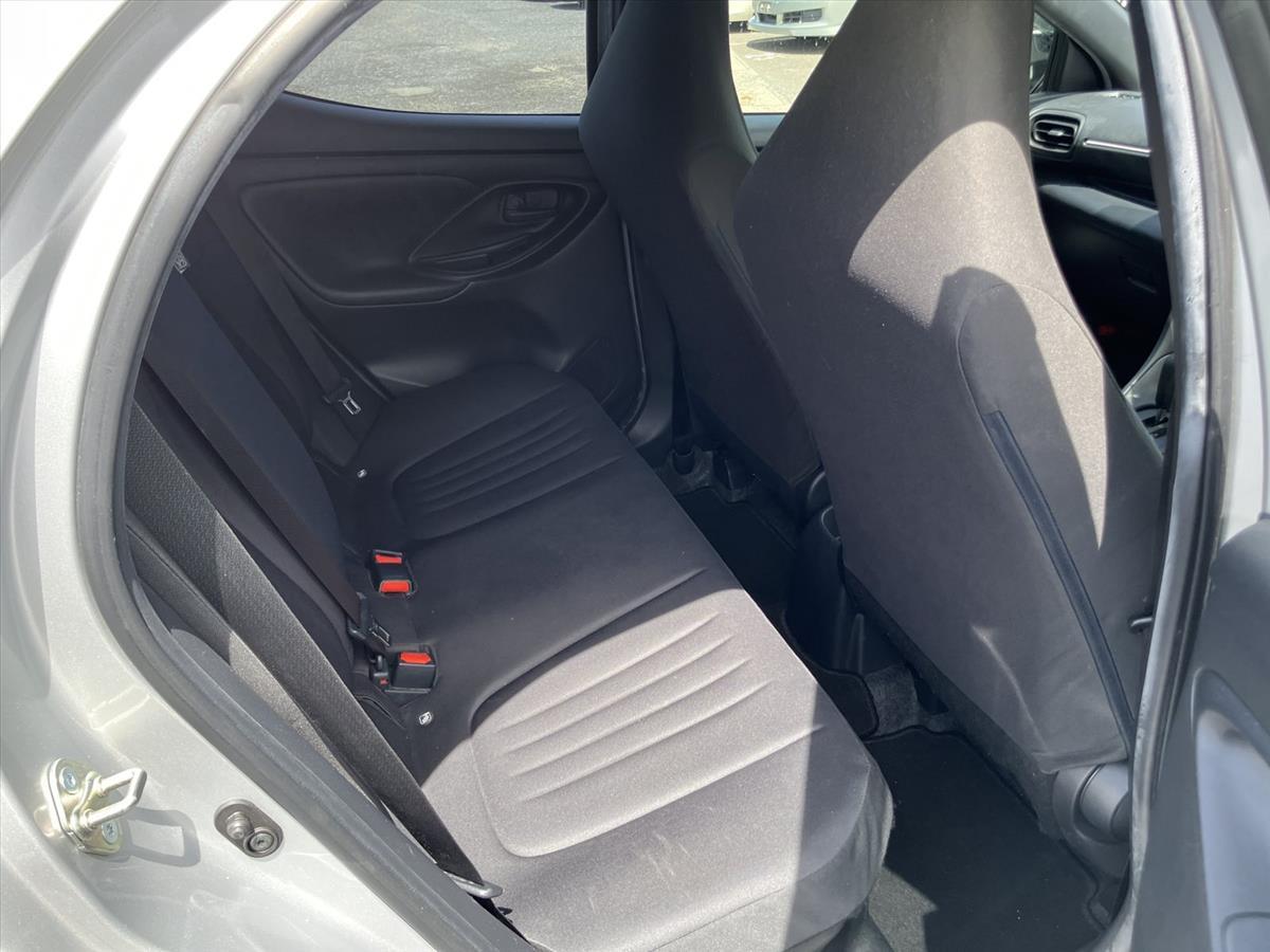 2021 Toyota Yaris thumbnail