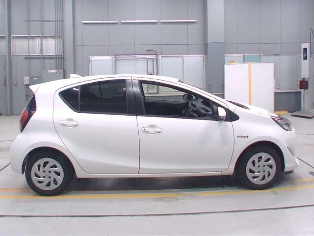 2019 Toyota Aqua thumbnail