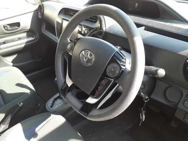 2019 Toyota Aqua thumbnail