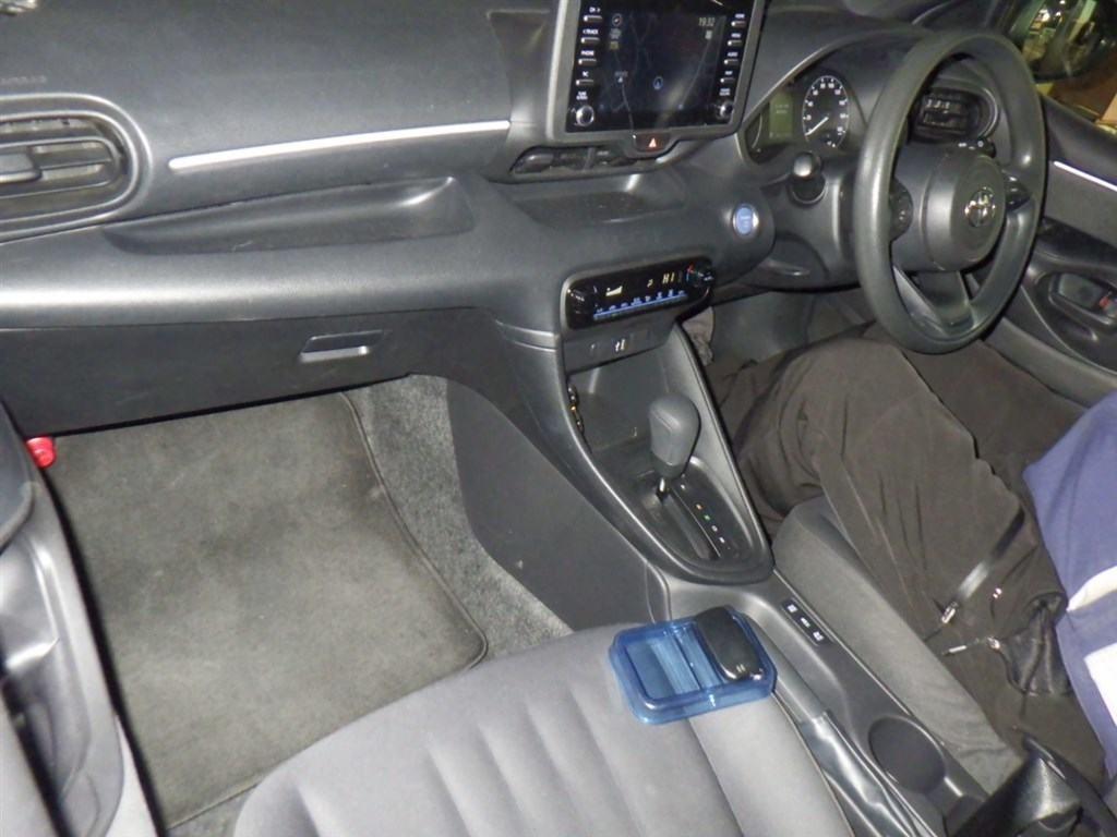 2021 Toyota Yaris thumbnail