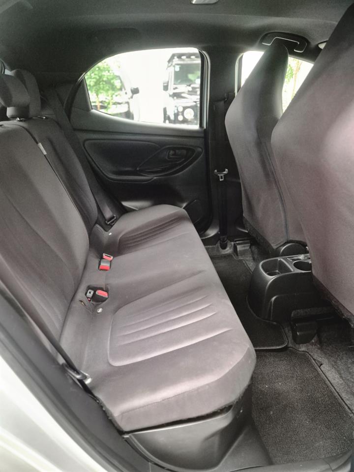 2021 Toyota Yaris thumbnail