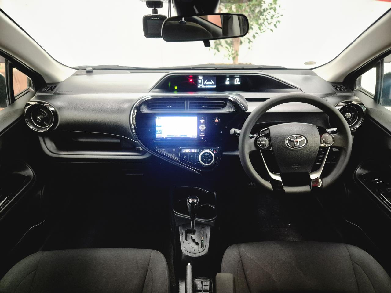 2018 Toyota Aqua thumbnail