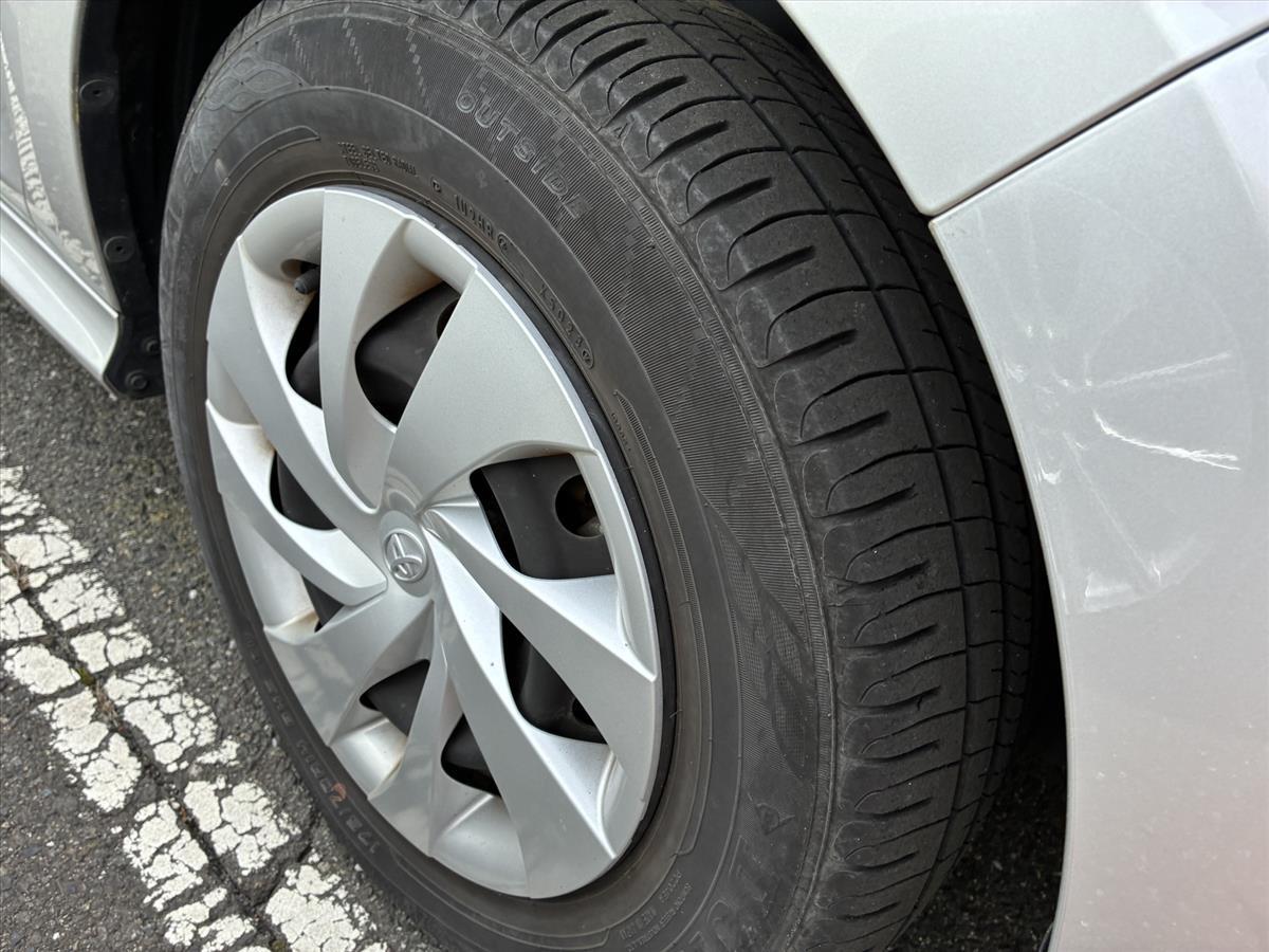 2021 Toyota Yaris thumbnail
