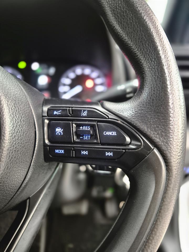 2021 Toyota Yaris thumbnail