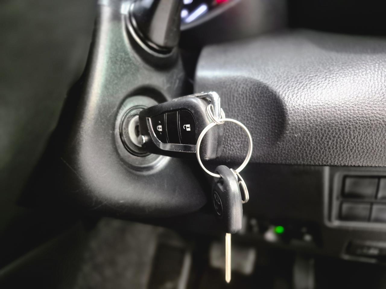 2021 Toyota Yaris thumbnail