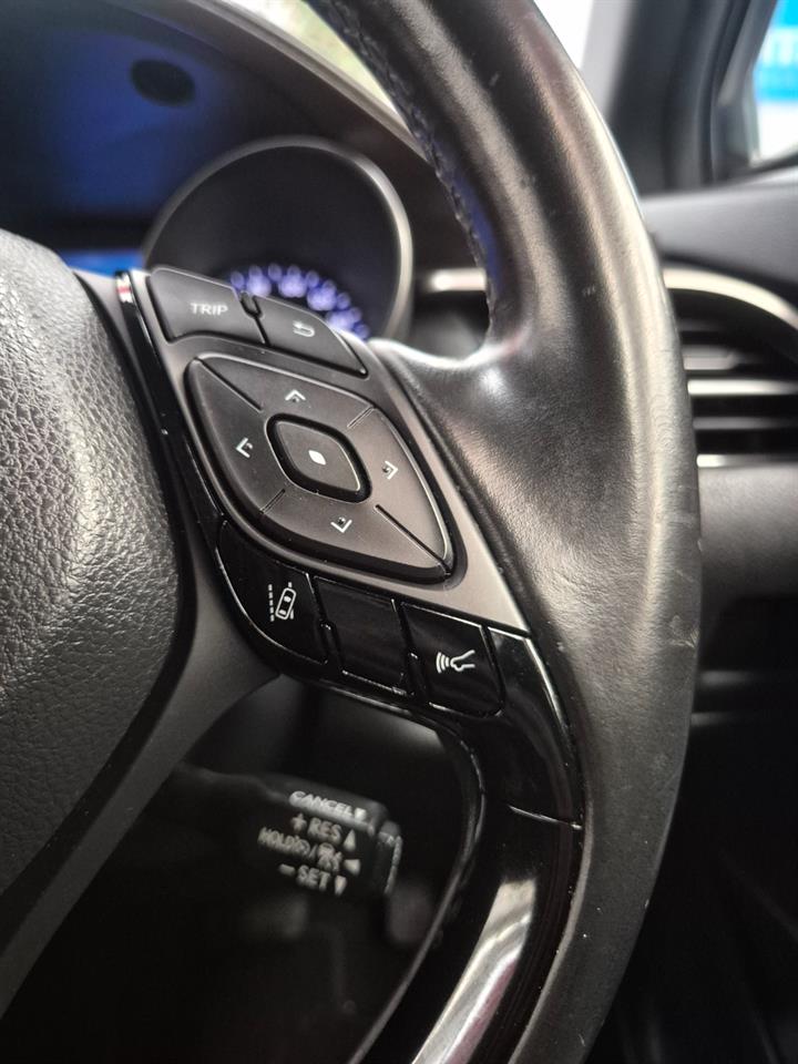 2017 Toyota C-Hr thumbnail
