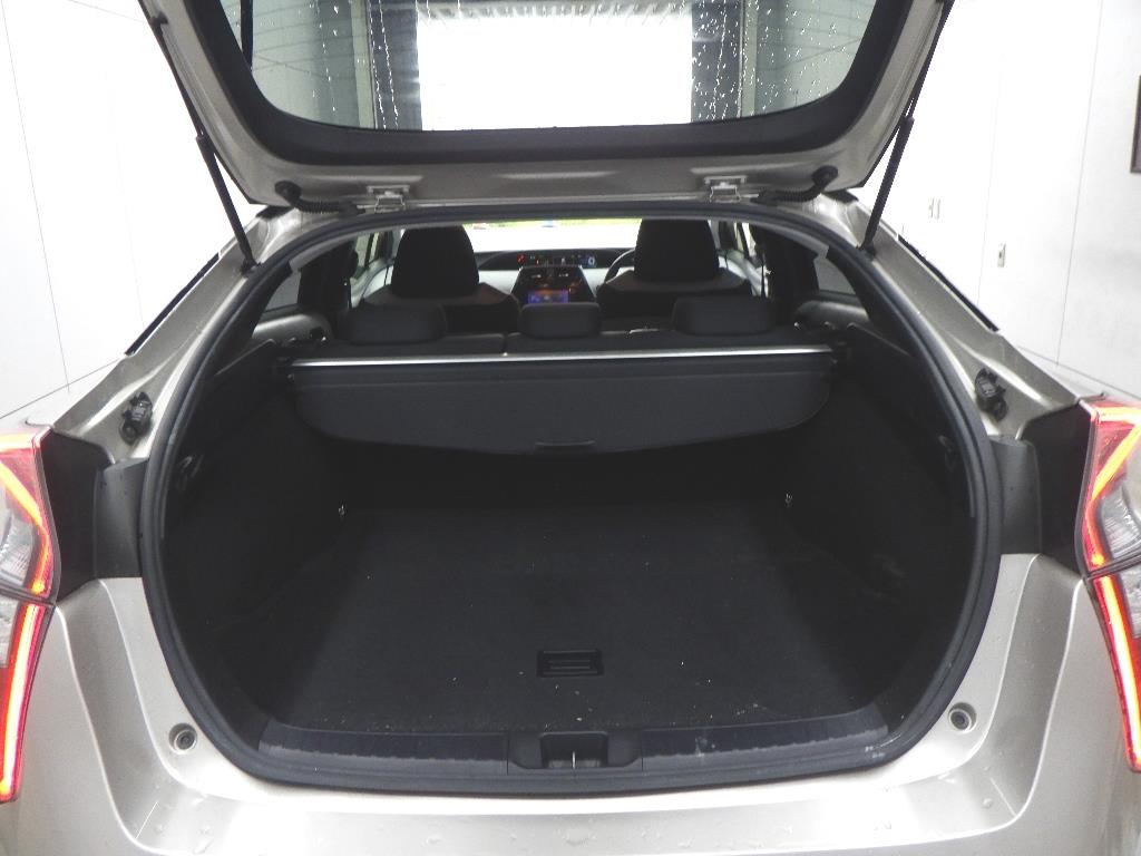 2016 Toyota Prius thumbnail