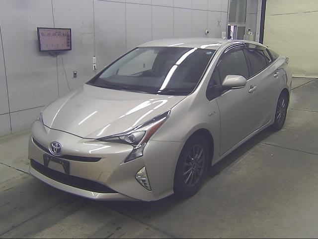 2016 Toyota Prius thumbnail