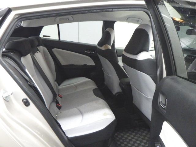 2016 Toyota Prius thumbnail