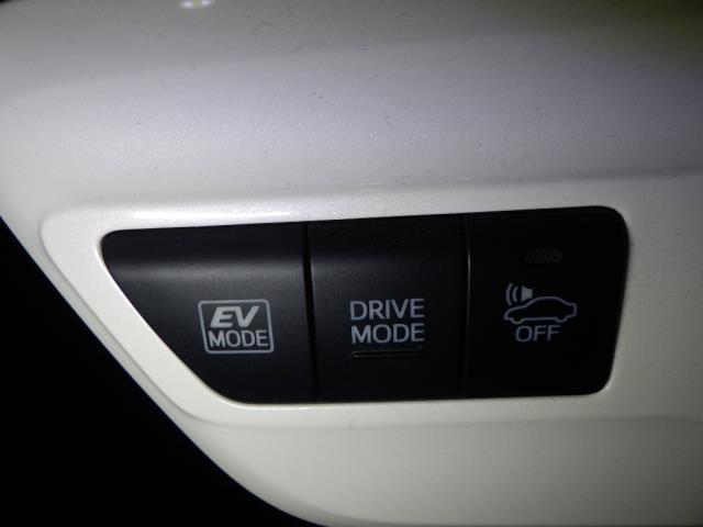 2016 Toyota Prius thumbnail