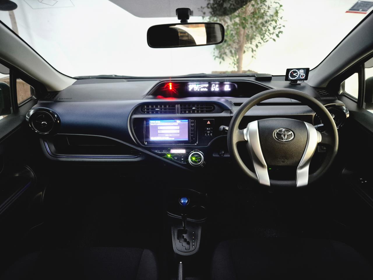 2015 Toyota Aqua thumbnail