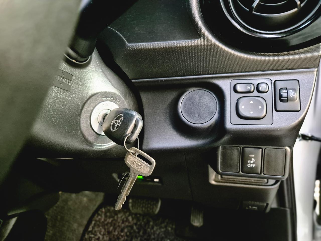 2015 Toyota Aqua thumbnail