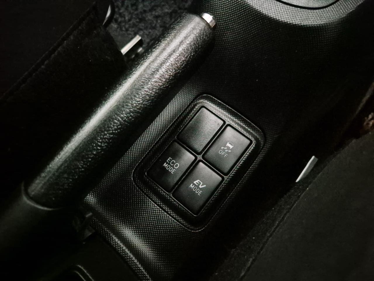 2015 Toyota Aqua thumbnail