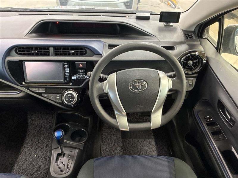 2015 Toyota Aqua thumbnail