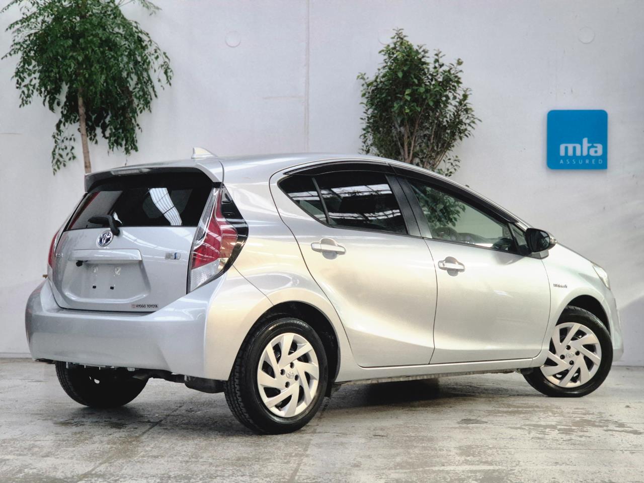 2015 Toyota Aqua thumbnail