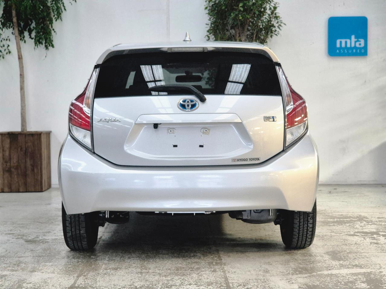 2015 Toyota Aqua thumbnail