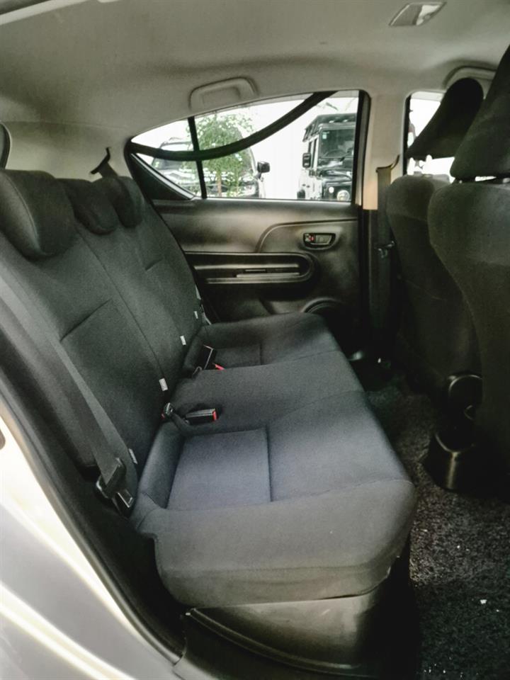 2015 Toyota Aqua thumbnail