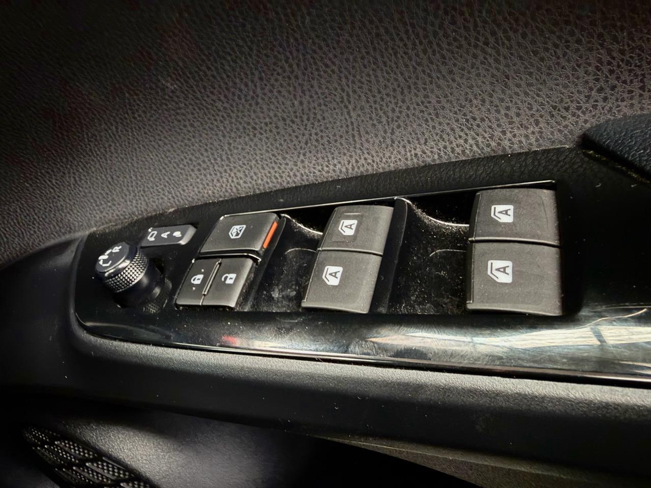 2016 Toyota Prius thumbnail