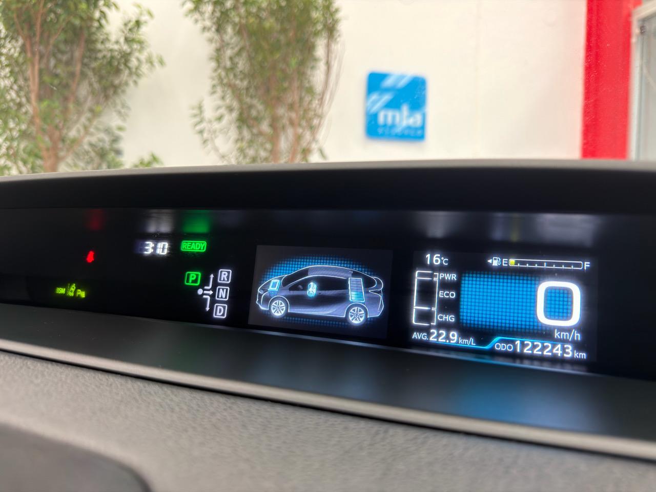 2016 Toyota Prius thumbnail