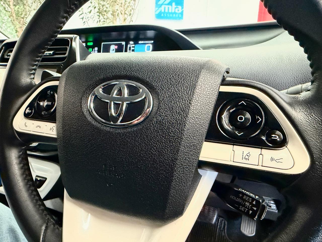 2016 Toyota Prius thumbnail