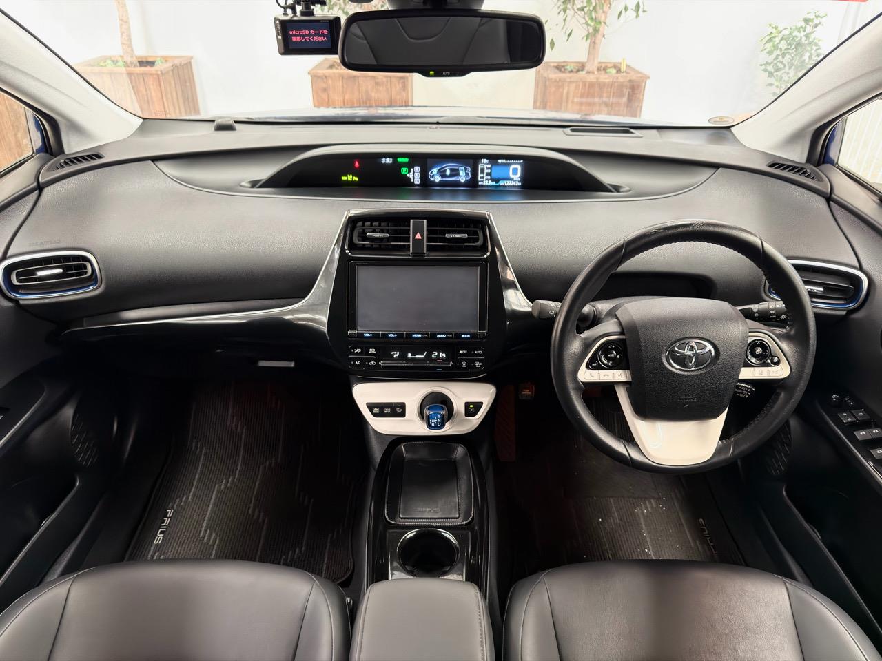 2016 Toyota Prius thumbnail