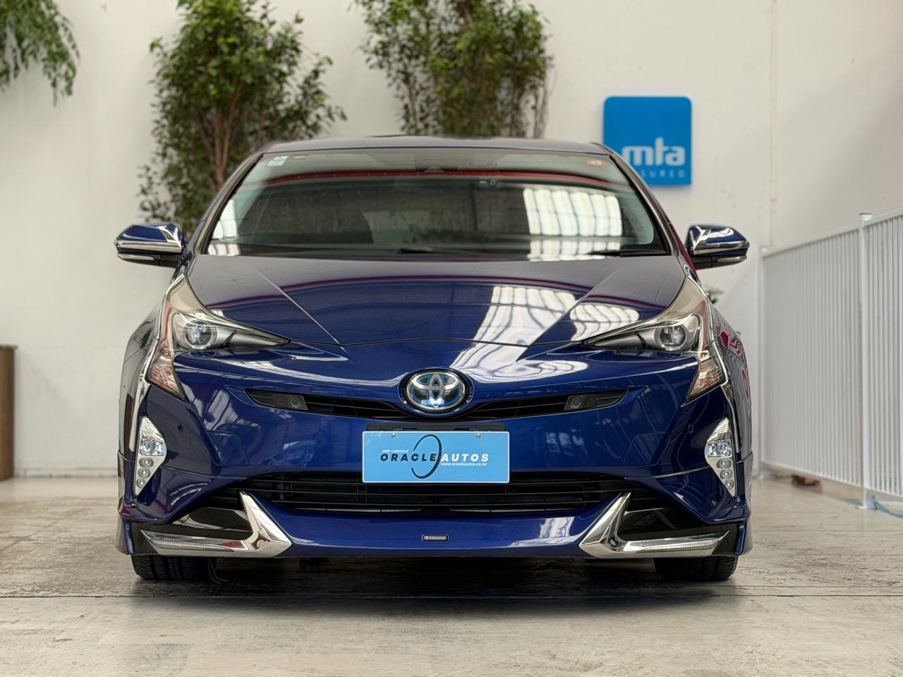 2016 Toyota Prius thumbnail
