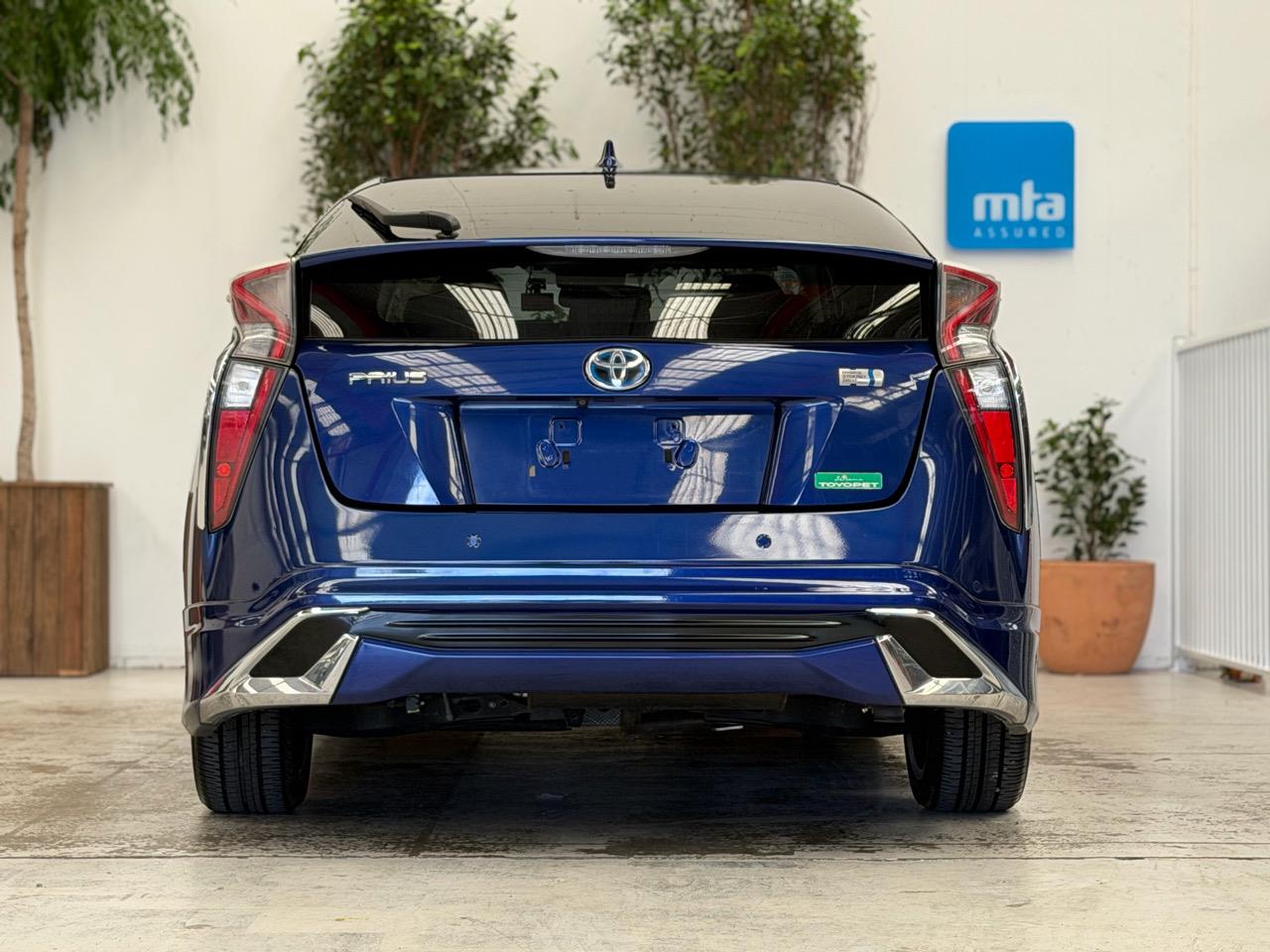 2016 Toyota Prius thumbnail