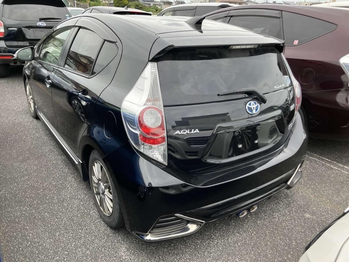 2014 Toyota Aqua thumbnail